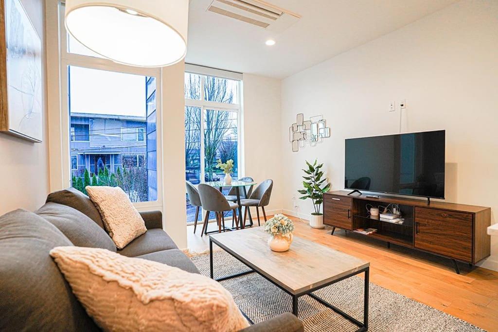 Modern Home, Rooftop View, 3 Block Beacon Station 西雅图 外观 照片